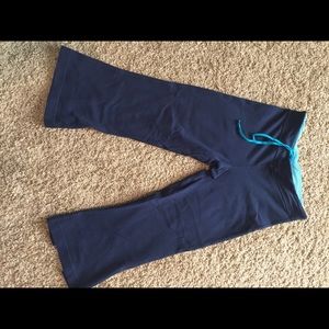 Lululemon navy crops